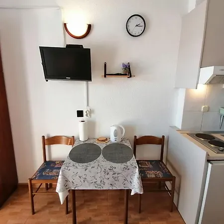 Kata Apartman *
